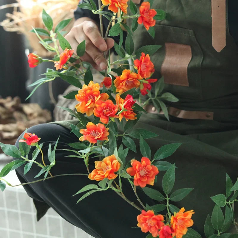 Parede Artificial Pendurada com Rose Vine - Bloqueio de Flores em Seda para Casamentos | Verde Jardim Verde Jardim 